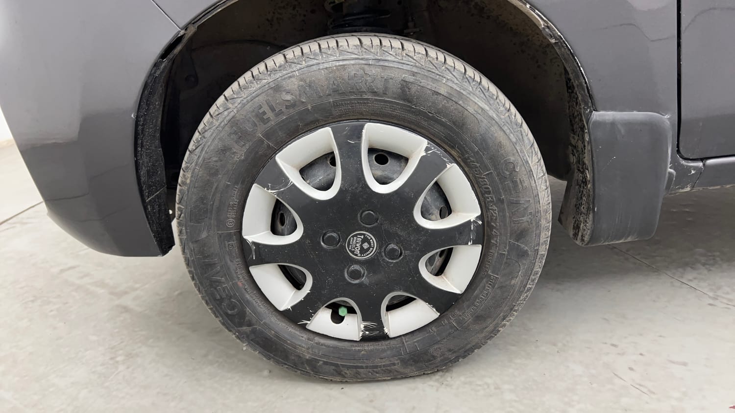 Used 2022 Maruti Suzuki Alto 800 Vxi Plus Petrol Manual tyres LEFT FRONT TYRE RIM VIEW