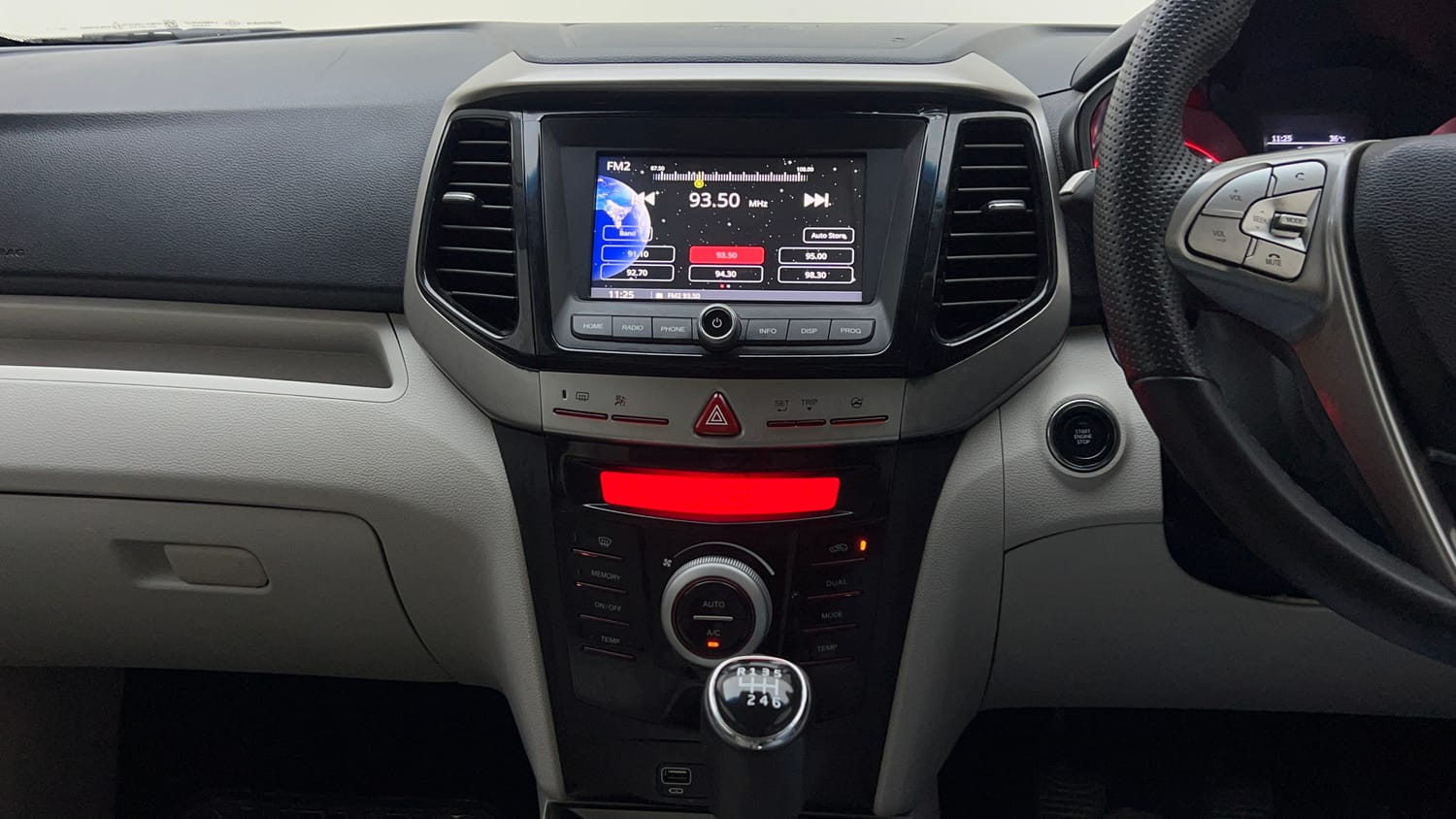 Used 2022 Mahindra XUV 300 W8 (O) 1.5 Diesel Diesel Manual interior MUSIC SYSTEM & AC CONTROL VIEW