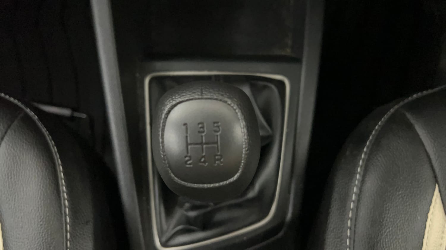 Used 2016 Hyundai Elite i20 Magna 1.2 Petrol Manual interior GEAR  KNOB VIEW
