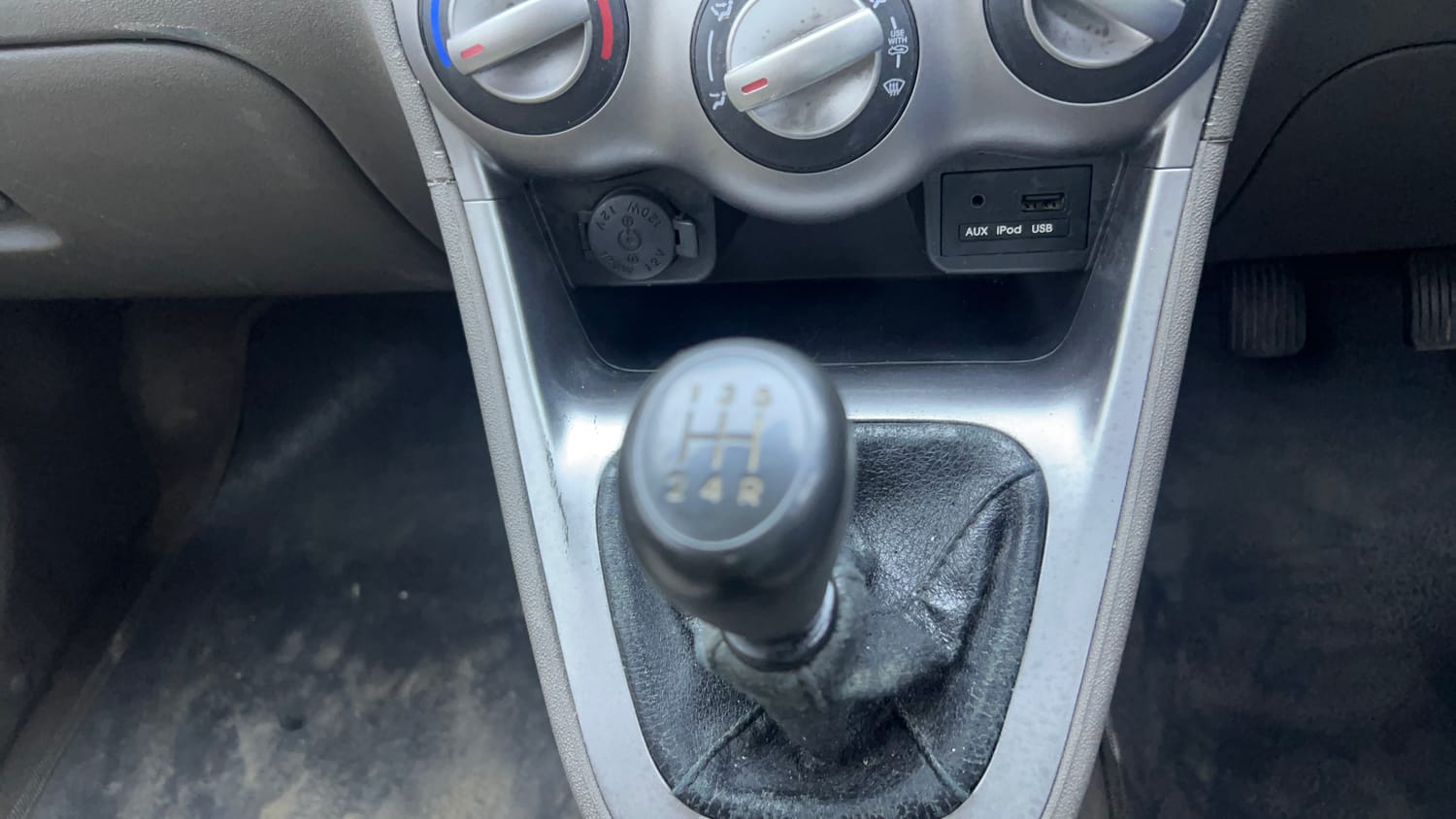 Used 2014 Hyundai i10 Sportz 1.1 iRDE2 Petrol Manual interior GEAR  KNOB VIEW
