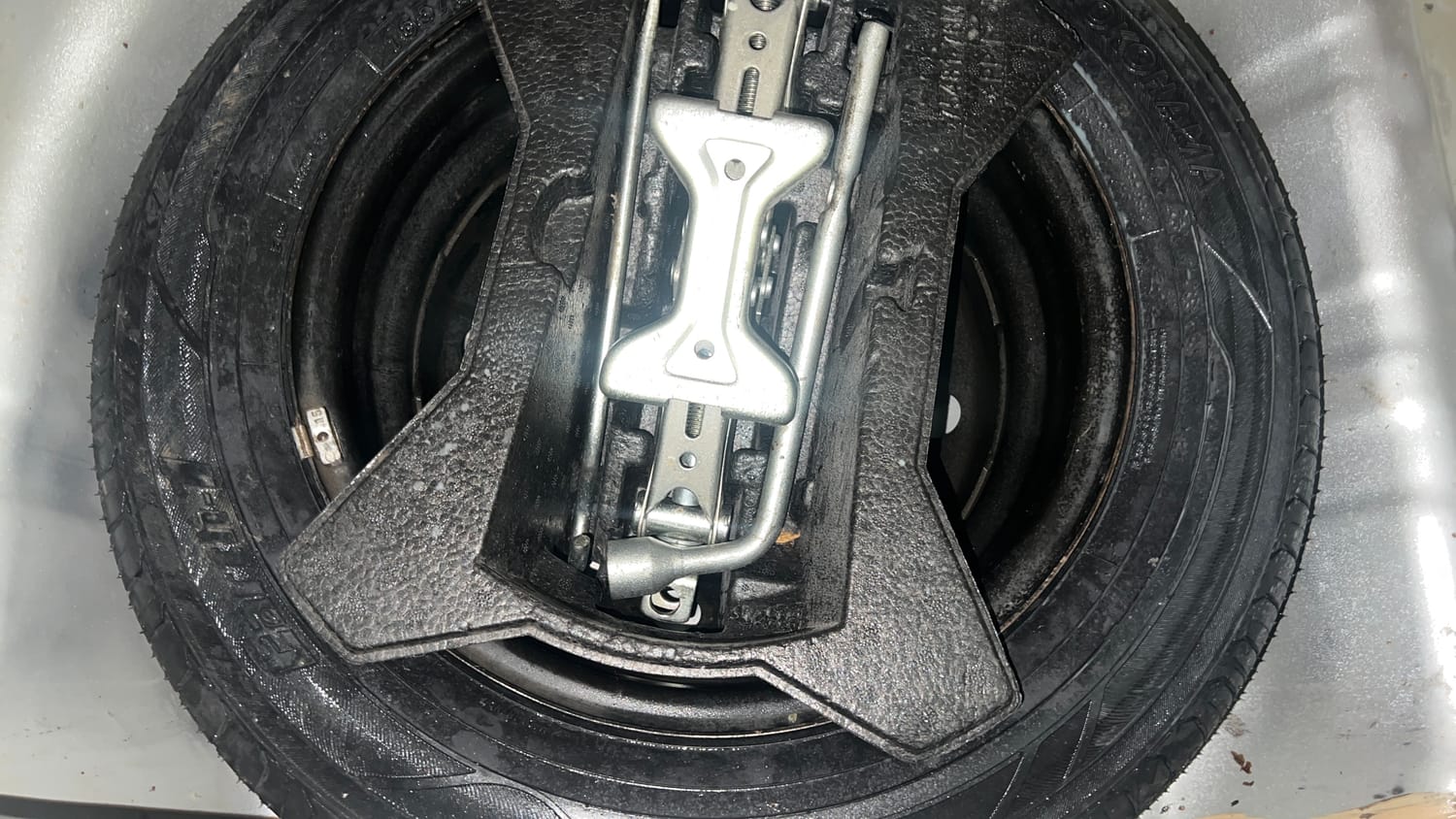 Used 2019 Maruti Suzuki Celerio VXi AMT Petrol Automatic tyres SPARE TYRE VIEW