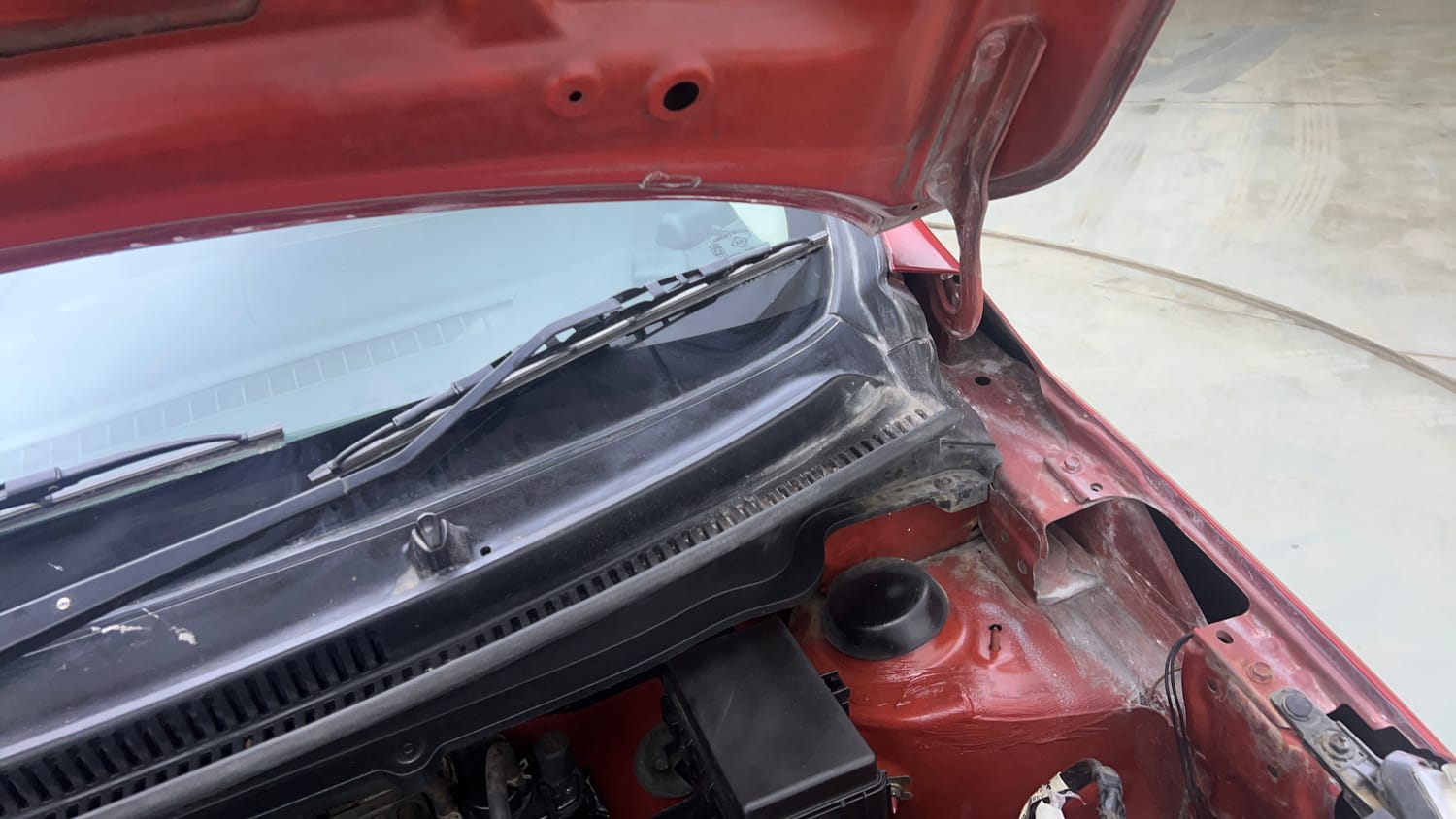 Used 2018 Maruti Suzuki Celerio VXi (O) AMT Petrol Automatic engine ENGINE LEFT SIDE HINGE & APRON VIEW