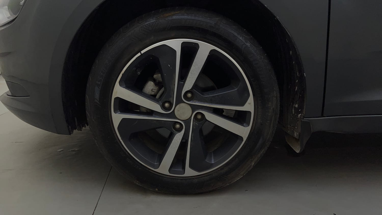Used 2023 Tata Altroz XZ Diesel Diesel Manual tyres LEFT FRONT TYRE RIM VIEW