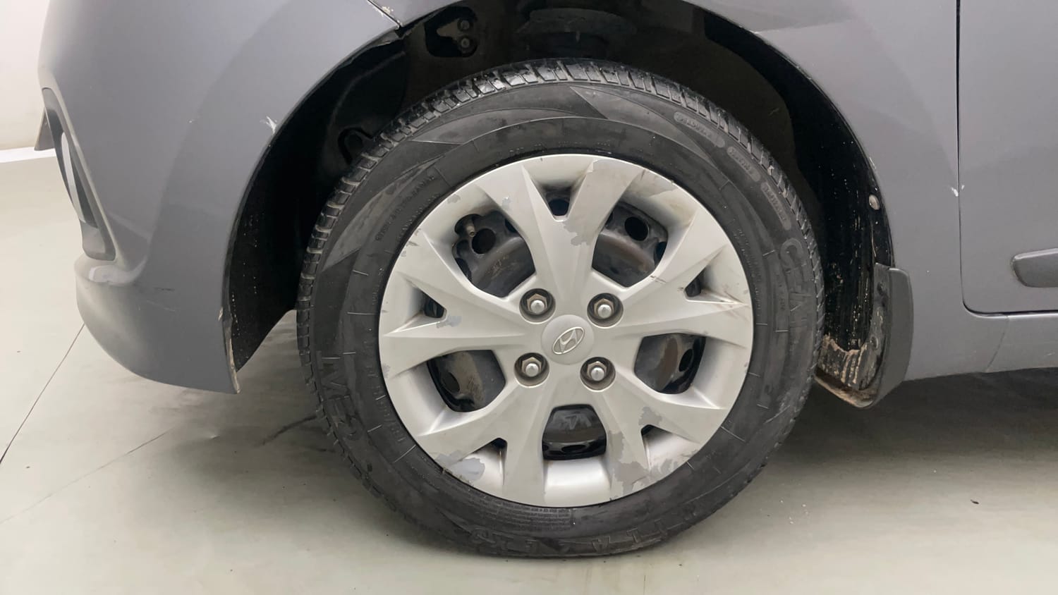 Used 2016 Hyundai Grand i10 Sportz 1.2 Kappa VTVT Petrol Manual tyres LEFT FRONT TYRE RIM VIEW