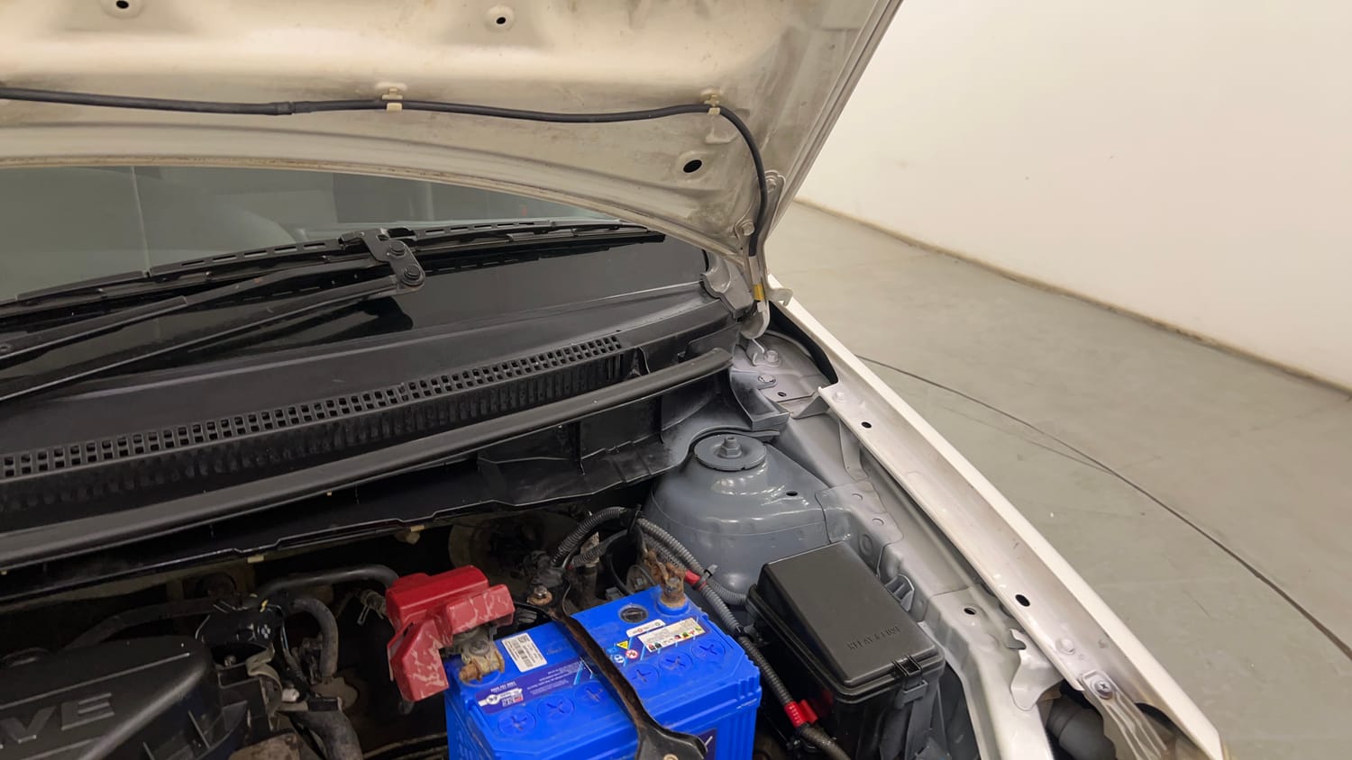 Used 2013 Toyota Etios Liva G Petrol Manual engine ENGINE LEFT SIDE HINGE & APRON VIEW