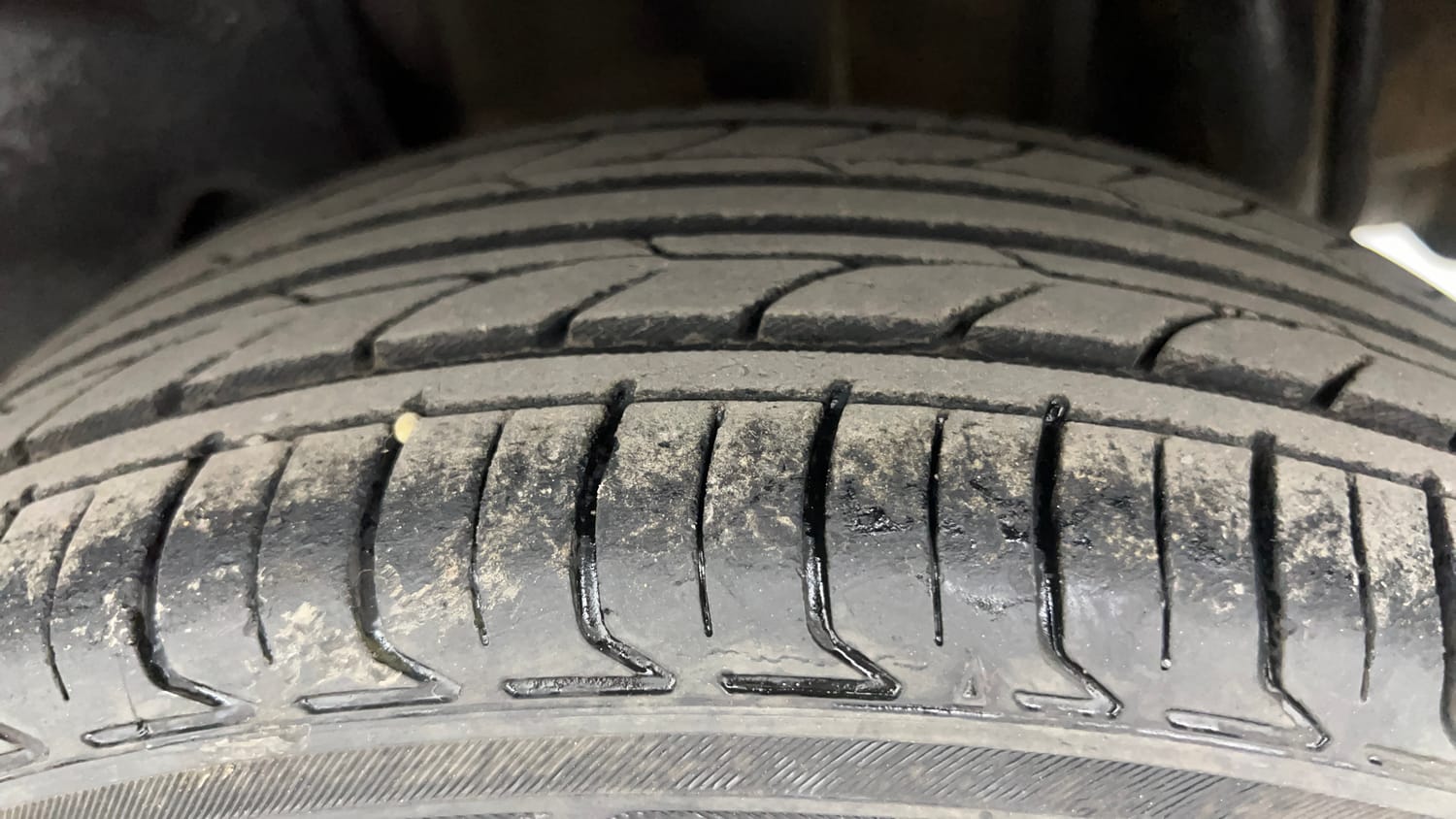 Used 2017 Tata Tiago Revotron XE (O) Petrol Manual tyres LEFT REAR TYRE TREAD VIEW