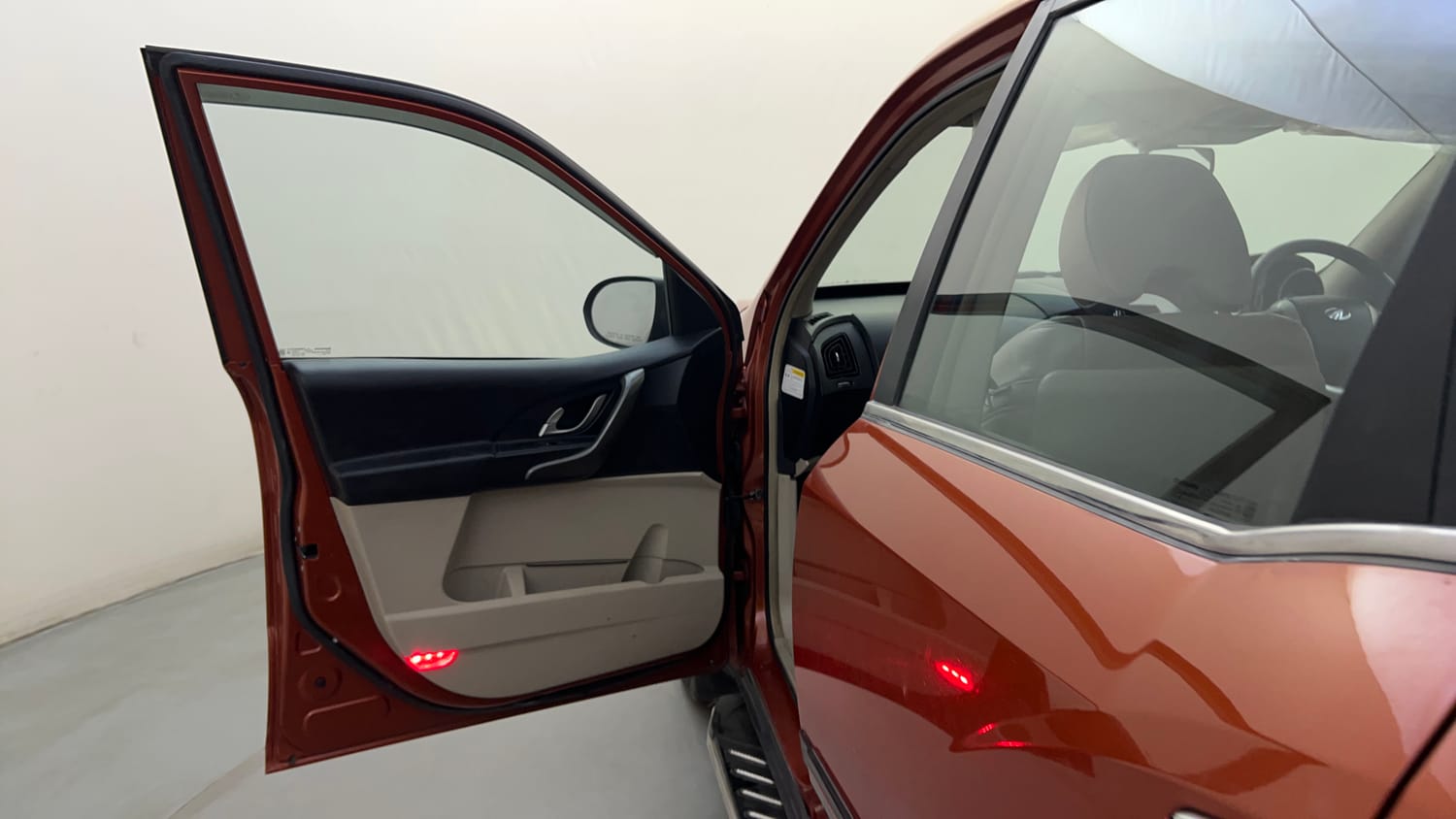 Used 2015 Mahindra XUV500 W10 Diesel Manual interior LEFT FRONT DOOR OPEN VIEW