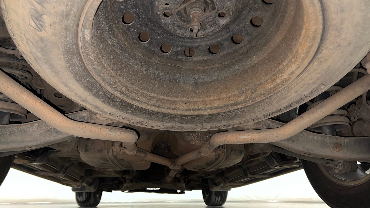 Used 2015 Mahindra XUV500 W10 Diesel Manual extra REAR UNDERBODY VIEW (TAKEN FROM REAR)