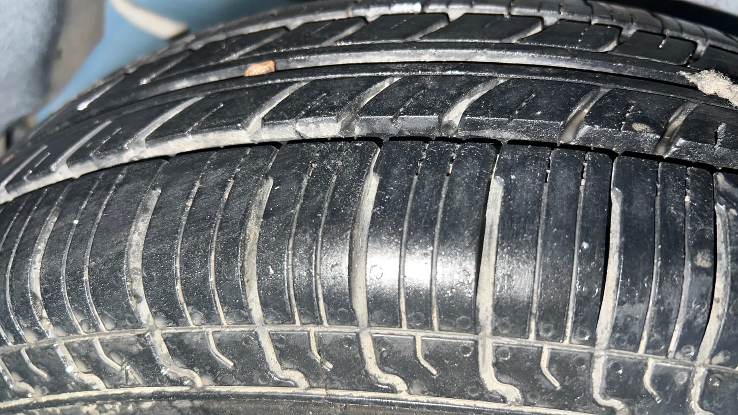 Used 2017 Maruti Suzuki Swift Lxi (O) Petrol Manual tyres RIGHT REAR TYRE TREAD VIEW