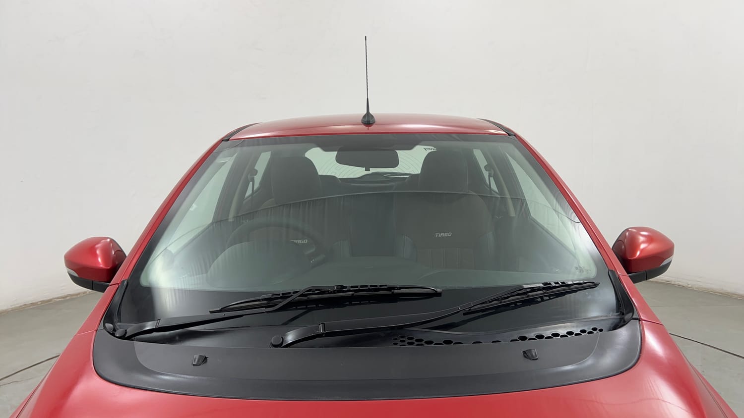 Used 2017 Tata Tiago Revotron XE (O) Petrol Manual exterior FRONT WINDSHIELD VIEW