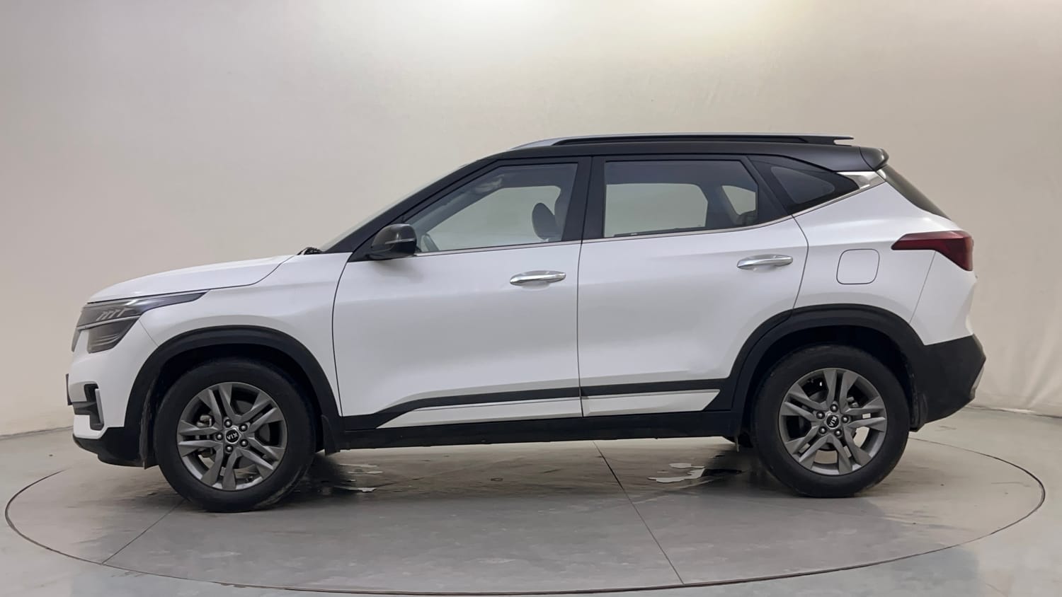 Used 2020 Kia Seltos HTX IVT 1.5 Dual Tone Petrol Automatic exterior LEFT SIDE VIEW