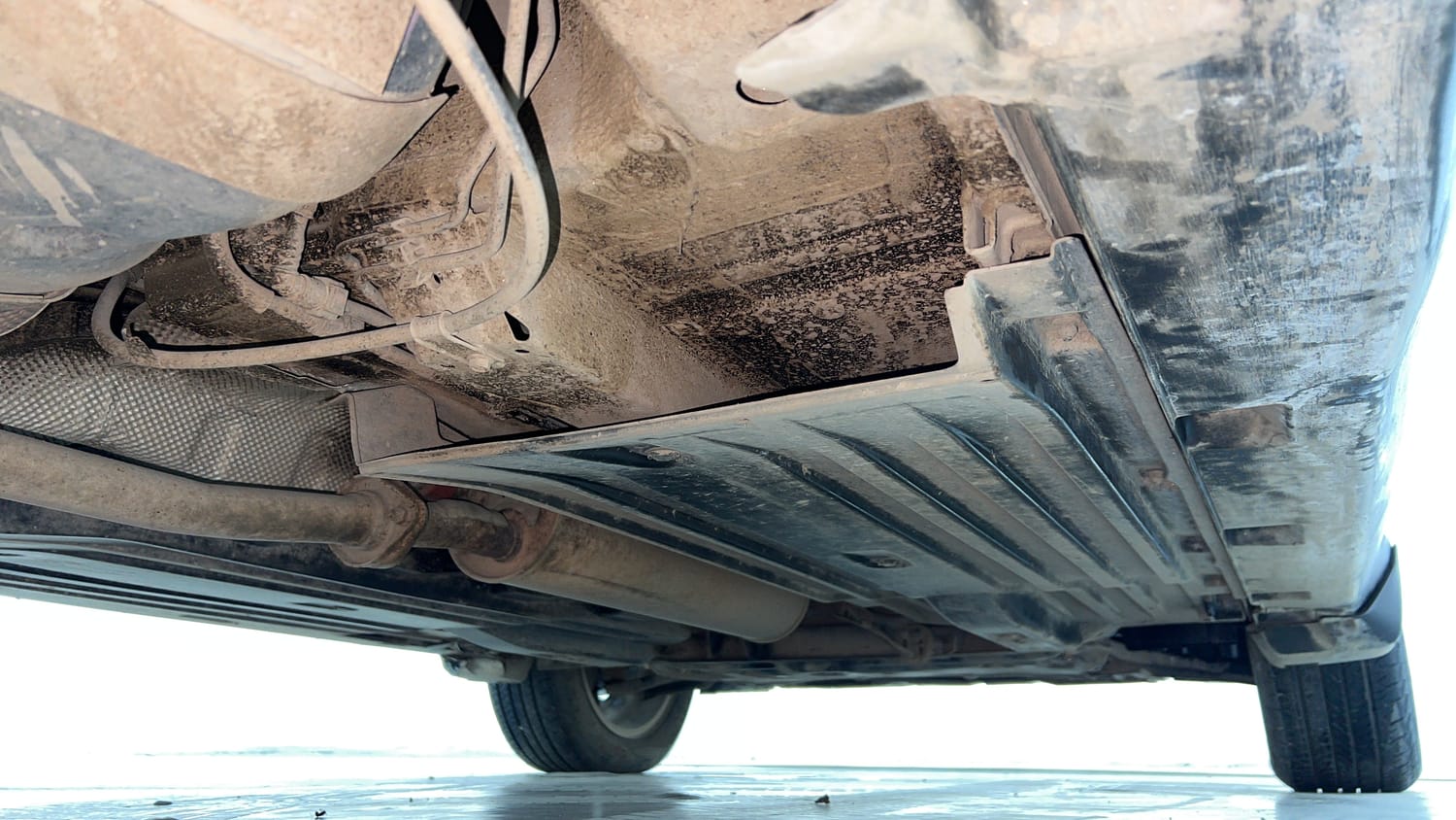 Used 2023 Maruti Suzuki Grand Vitara Zeta Smart Hybrid AT Petrol Automatic extra REAR RIGHT UNDERBODY VIEW