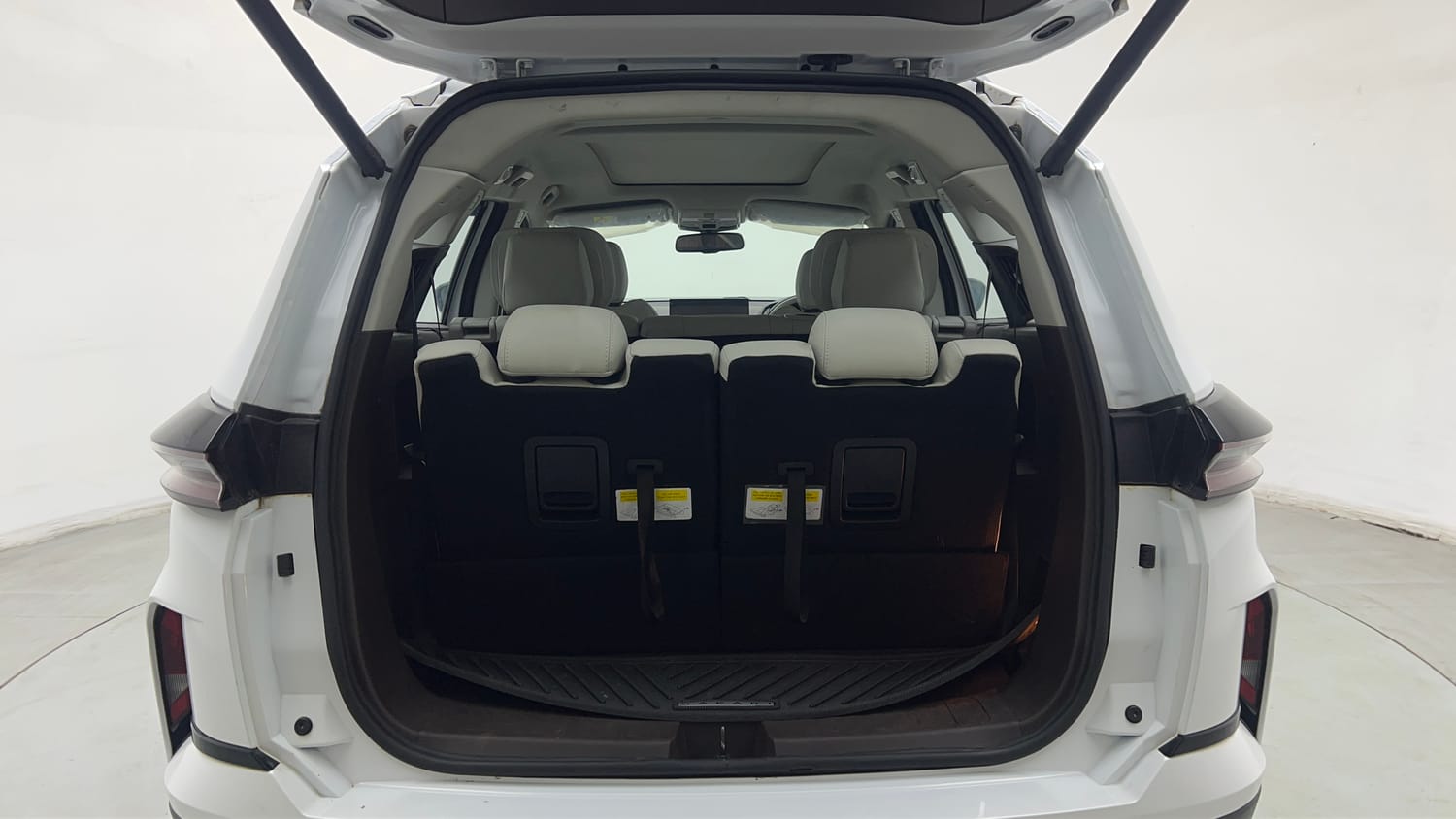 Used 2026 Tata Safari Accomplished X Automatic Petrol Automatic interior DICKY INSIDE VIEW