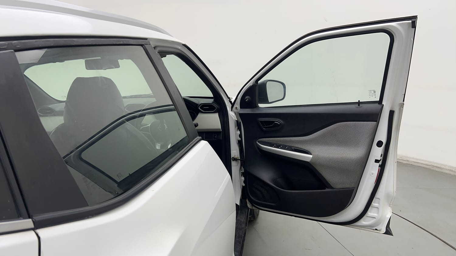 Used 2021 Nissan Magnite XE Petrol Manual interior RIGHT FRONT DOOR OPEN VIEW
