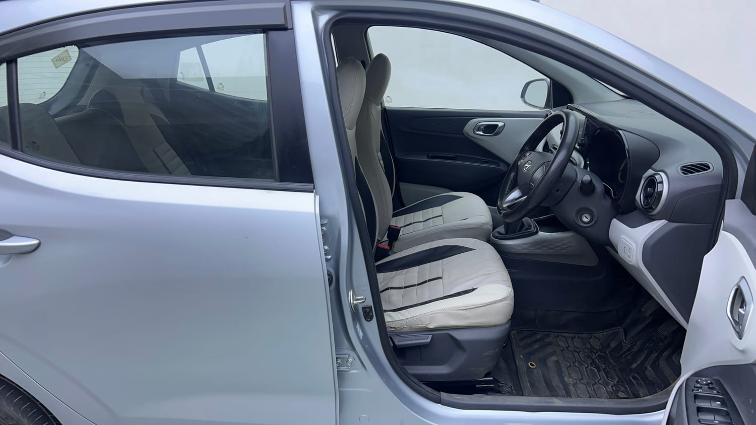 Used 2017 Maruti Suzuki Ertiga VXI CNG Cng Manual interior RIGHT SIDE FRONT DOOR CABIN VIEW