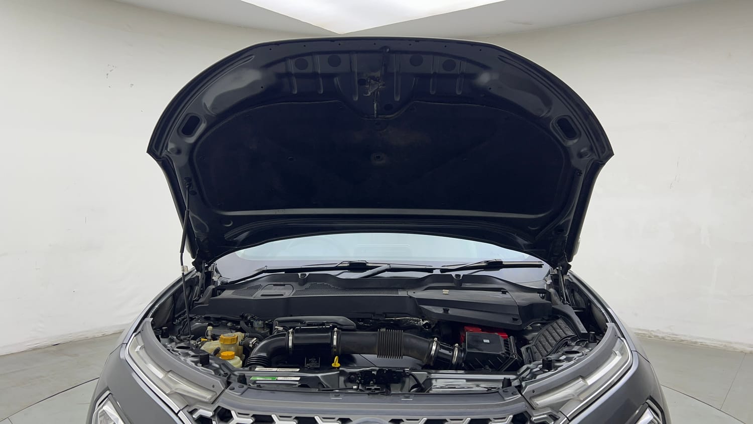 Used 2022 Tata Safari XZA Plus Diesel Automatic engine ENGINE & BONNET OPEN FRONT VIEW