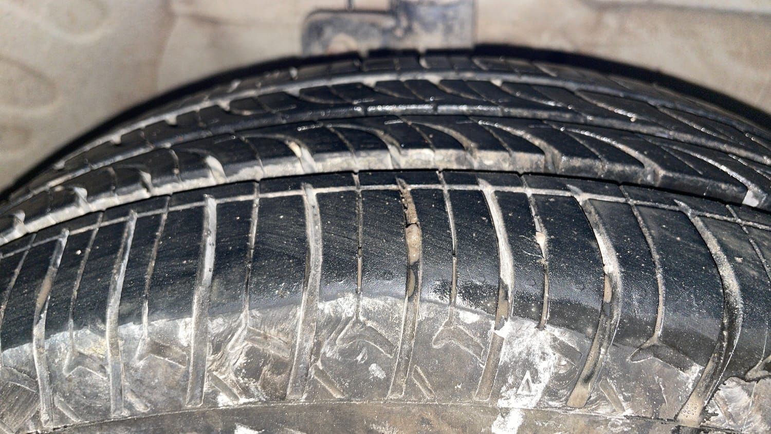Used 2018 Maruti Suzuki Celerio ZXi (O) AMT Petrol Automatic tyres RIGHT FRONT TYRE TREAD VIEW