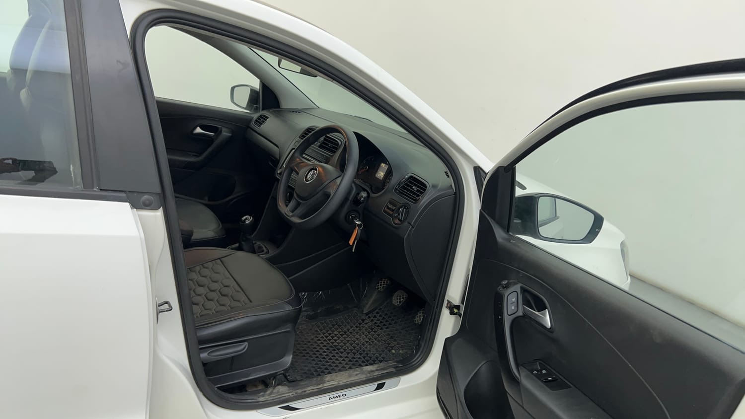 Used 2019 Volkswagen Ameo Comfortline 1.0L (P) Petrol Manual interior RIGHT SIDE FRONT DOOR CABIN VIEW