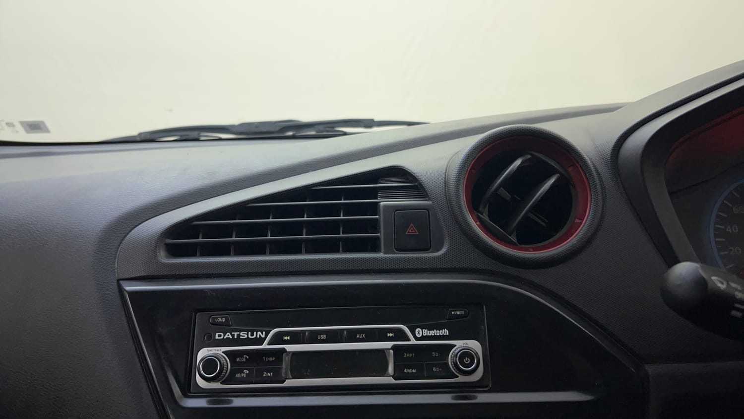 Used 2016 Datsun Redi-GO Sport Petrol Manual top_features Integrated (in-dash) music system