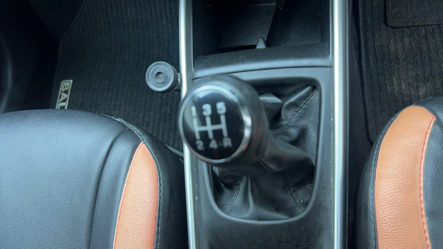 Used 2018 Maruti Suzuki Baleno Delta 1.2 Petrol Manual interior GEAR  KNOB VIEW