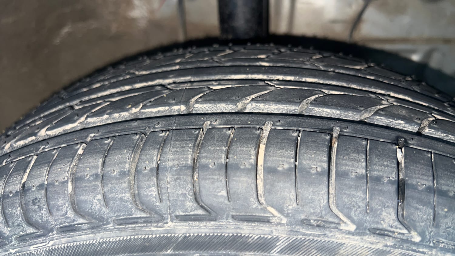 Used 2016 Toyota Etios Liva VD Diesel Manual tyres RIGHT FRONT TYRE TREAD VIEW