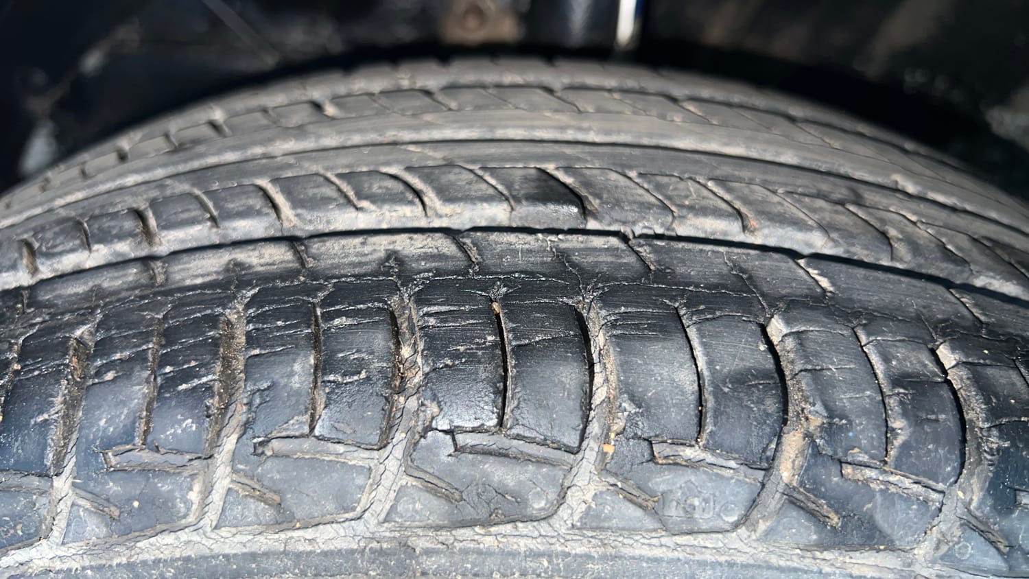Used 2018 Maruti Suzuki Baleno Delta 1.2 Petrol Manual tyres LEFT FRONT TYRE TREAD VIEW