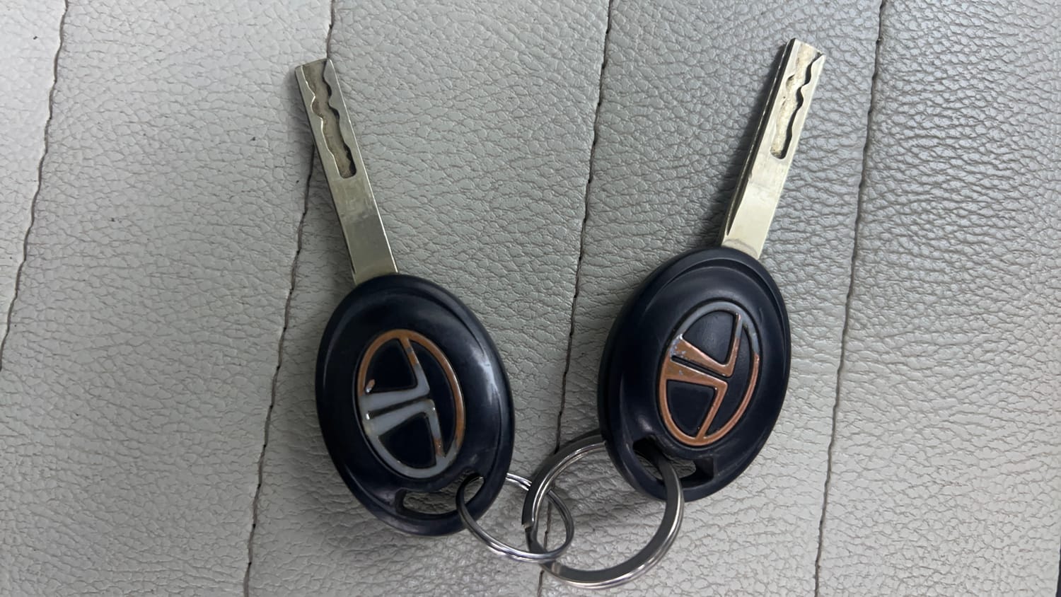 Used 2022 Tata Tigor XMA Petrol Automatic extra CAR KEY VIEW
