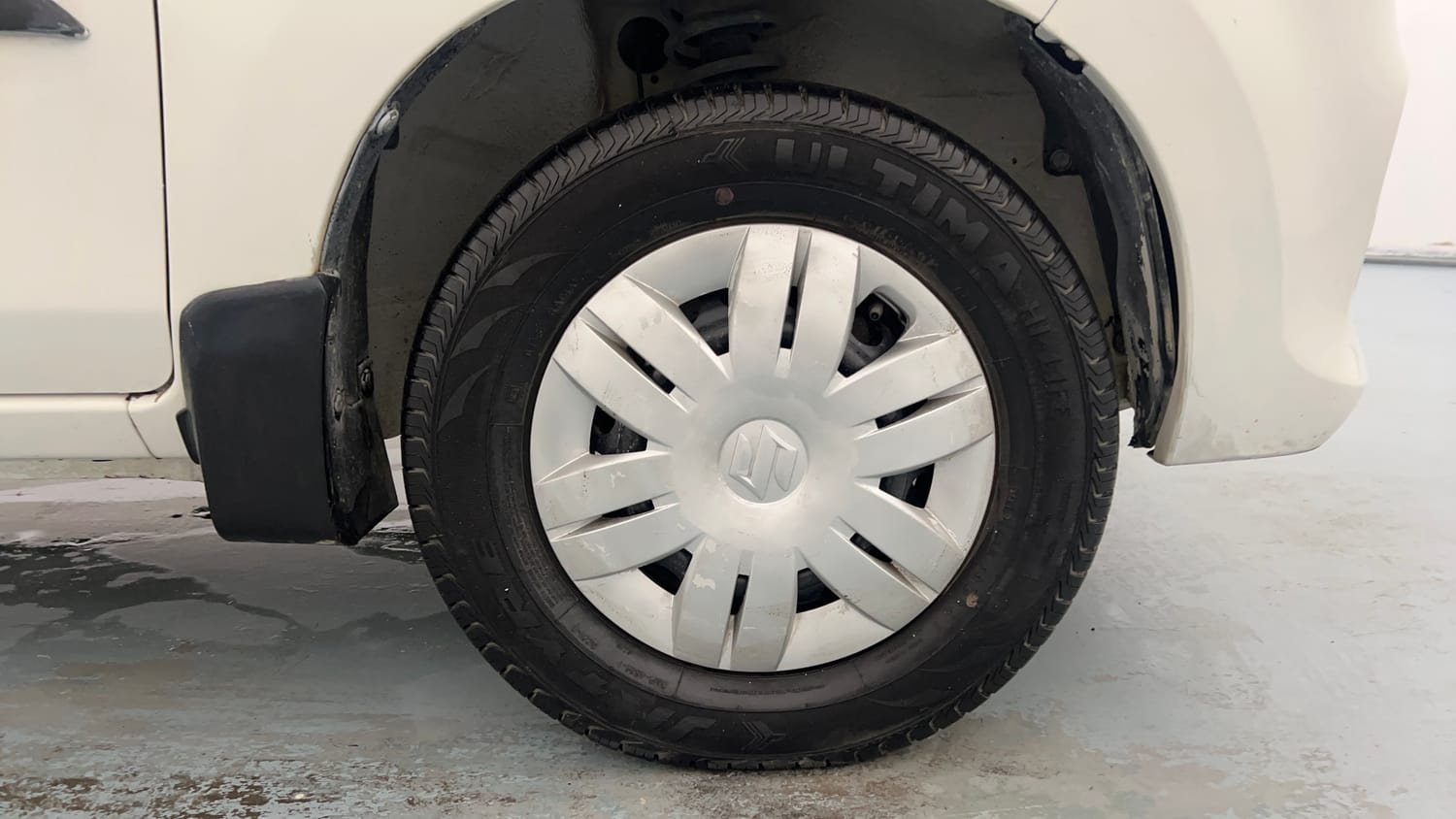 Used 2017 Maruti Suzuki Alto 800 VXI CNG (Outside Fitted) Petrol Manual tyres RIGHT FRONT TYRE RIM VIEW