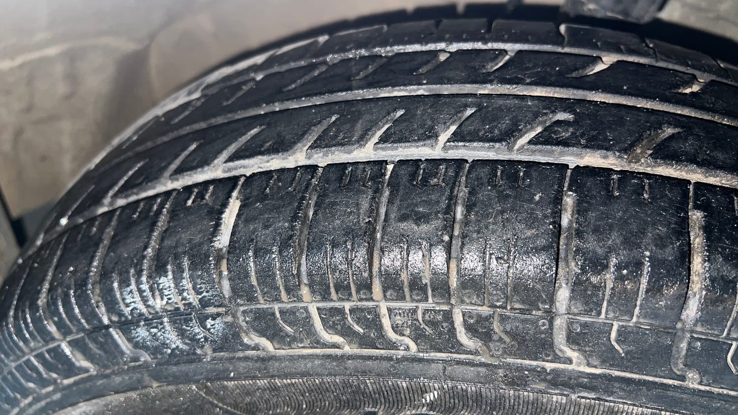 Used 2017 Maruti Suzuki Swift Lxi (O) Petrol Manual tyres RIGHT FRONT TYRE TREAD VIEW