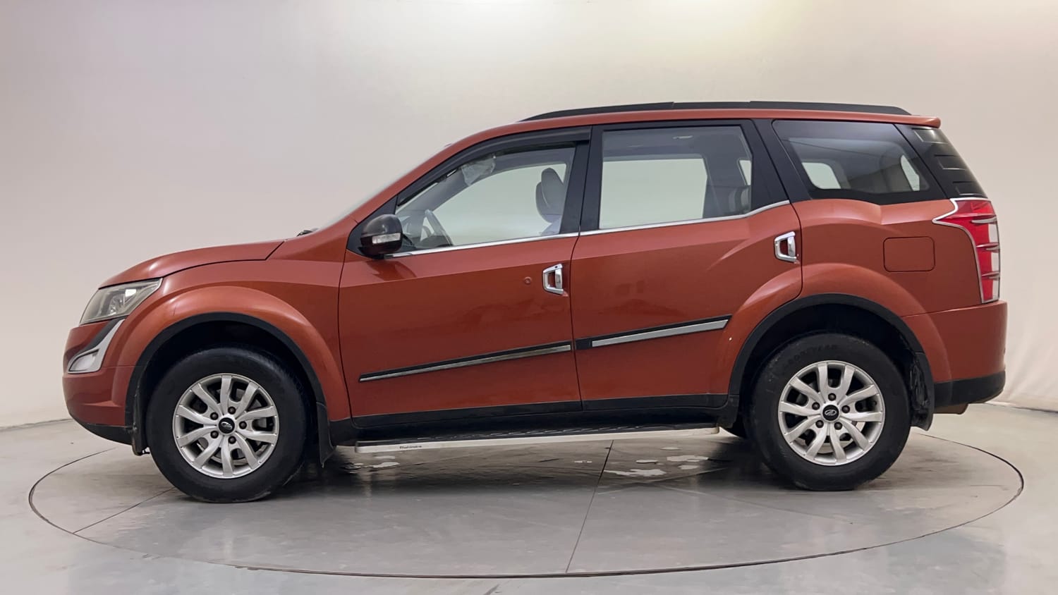 Used 2015 Mahindra XUV500 W10 Diesel Manual exterior LEFT SIDE VIEW