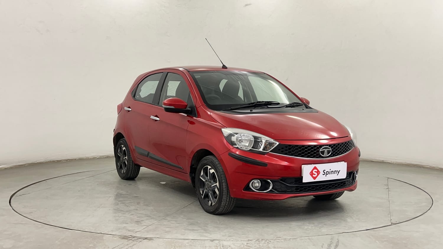 Used 2017 Tata Tiago Revotron XE (O) Petrol Manual exterior RIGHT FRONT CORNER VIEW