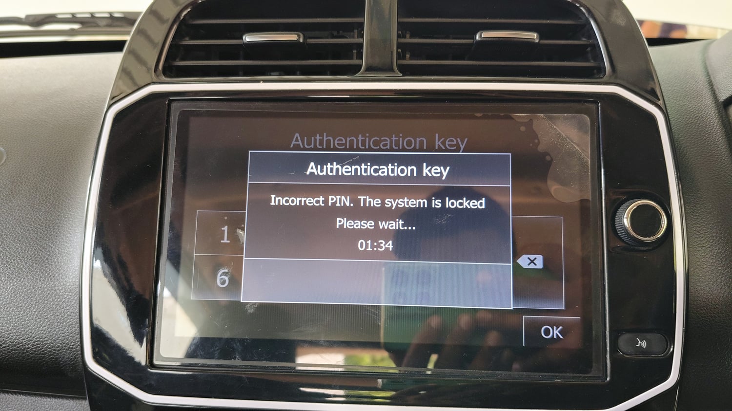Used 2024 Renault Kwid CLIMBER 1.0 AMT Dual Tone Petrol Automatic top_features Touch screen infotainment system
