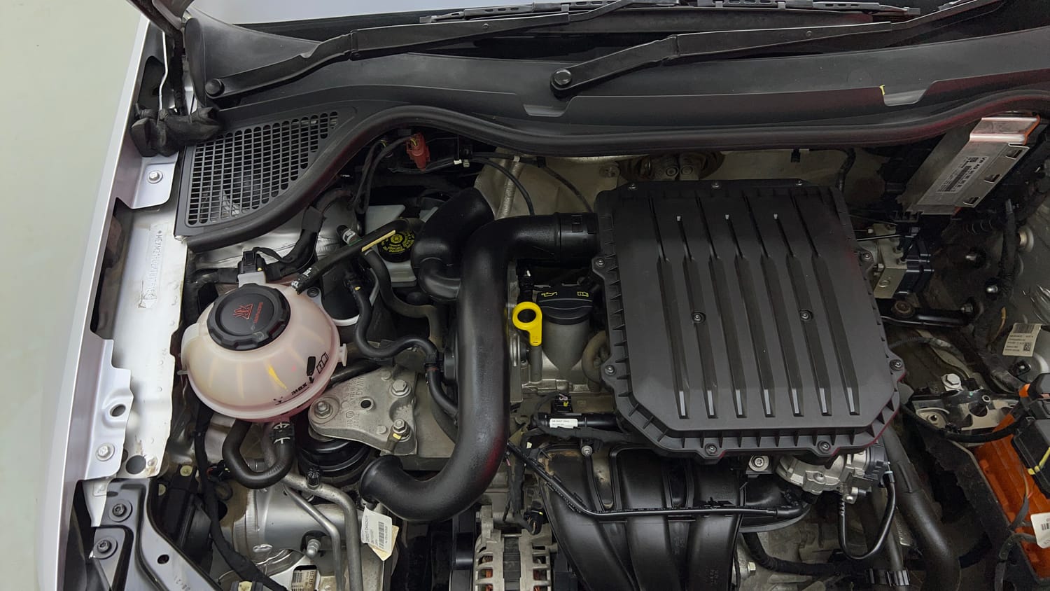 Used 2022 Volkswagen Polo Trendline 1.0L MPI Petrol Manual engine ENGINE RIGHT SIDE VIEW