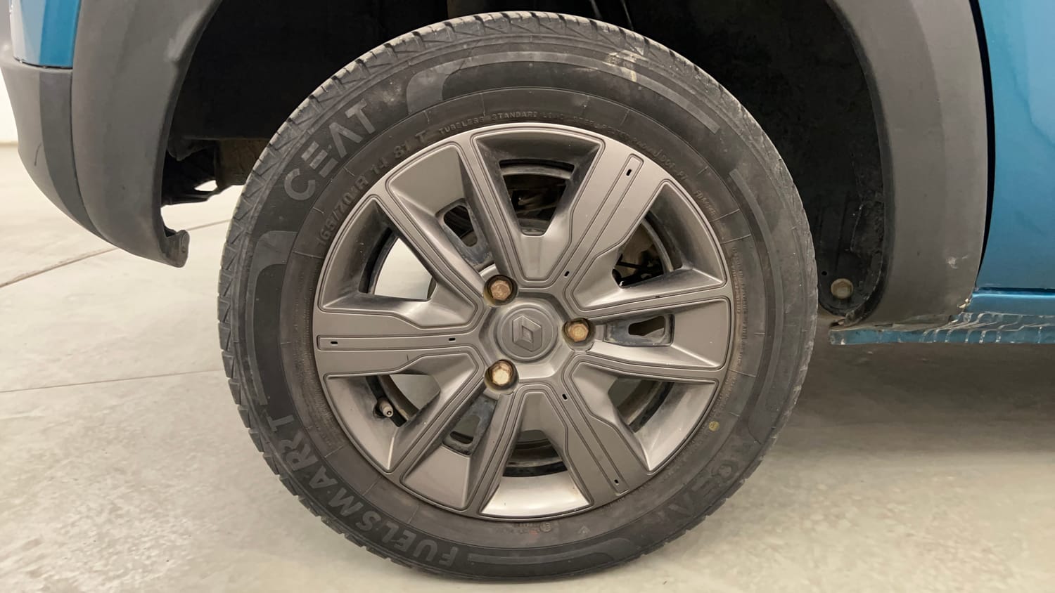 Used 2020 Renault Kwid CLIMBER 1.0 Opt Petrol Manual tyres RIGHT REAR TYRE RIM VIEW