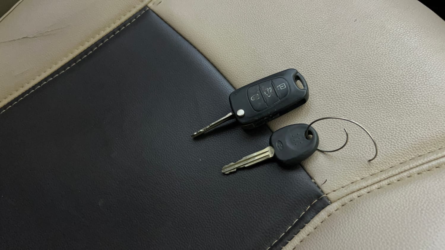 Used 2015 Hyundai i10 Sportz 1.1 iRDE2 Petrol Manual extra CAR KEY VIEW