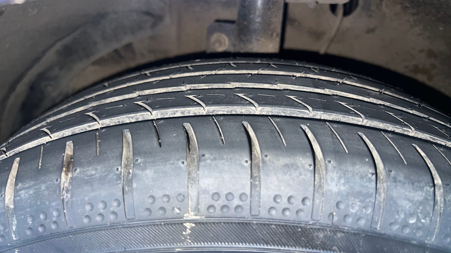 Used 2017 Maruti Suzuki Dzire ZXi Plus AMT Petrol Automatic tyres LEFT FRONT TYRE TREAD VIEW