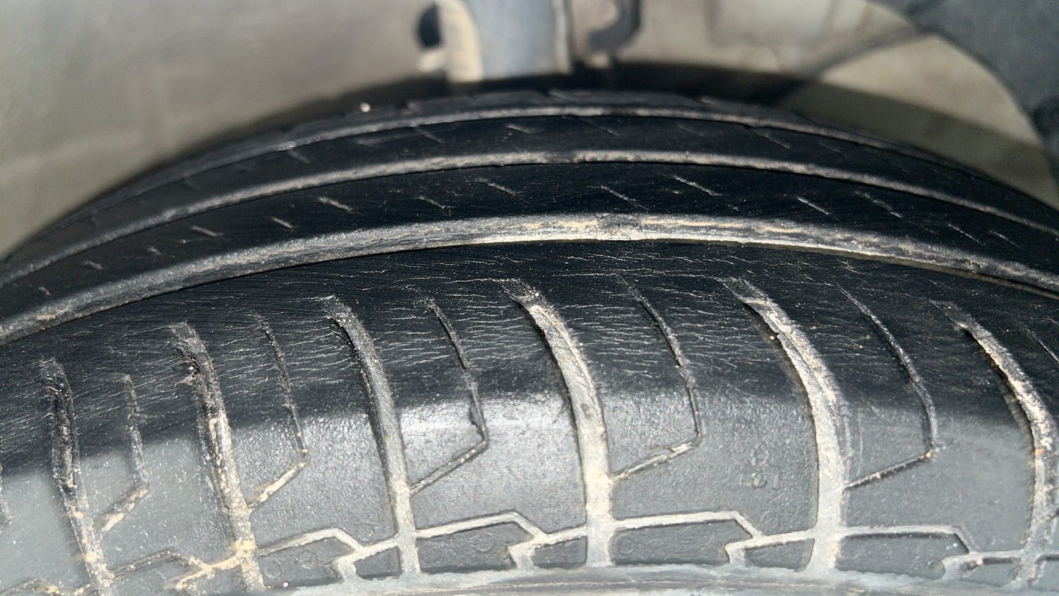 Used 2021 Maruti Suzuki Dzire VXi Petrol Manual tyres RIGHT FRONT TYRE TREAD VIEW