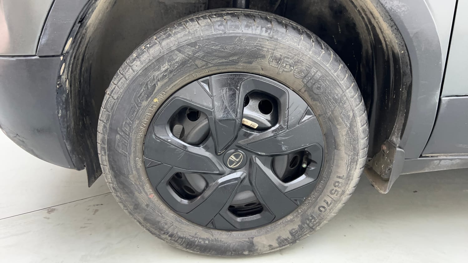 Used 2023 Tata Punch Adventure RHYTHM PACK MT Petrol + CNG (Outside Fitted) Cng Manual tyres LEFT FRONT TYRE RIM VIEW