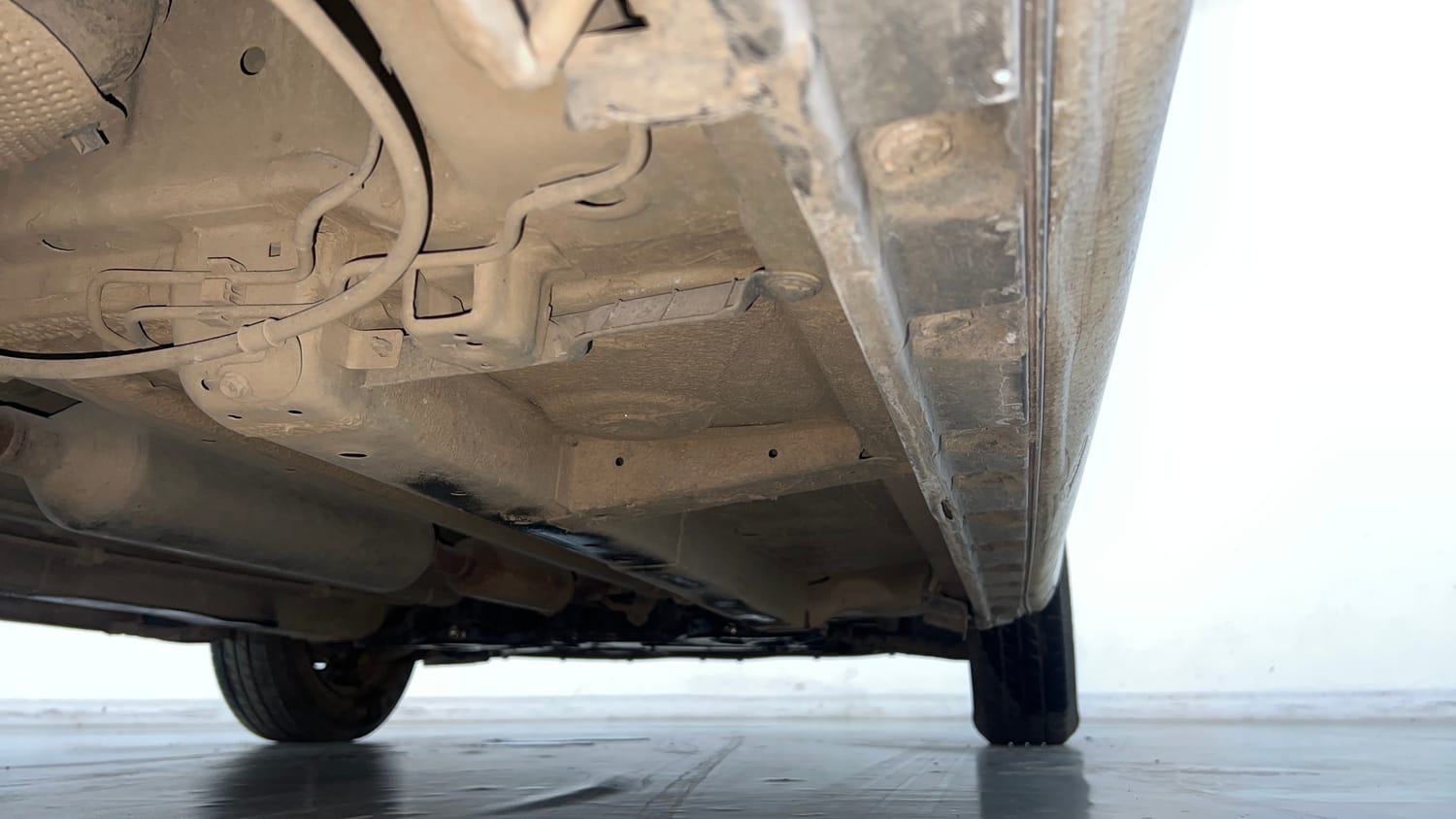 Used 2017 Maruti Suzuki Swift Lxi (O) Petrol Manual extra REAR RIGHT UNDERBODY VIEW