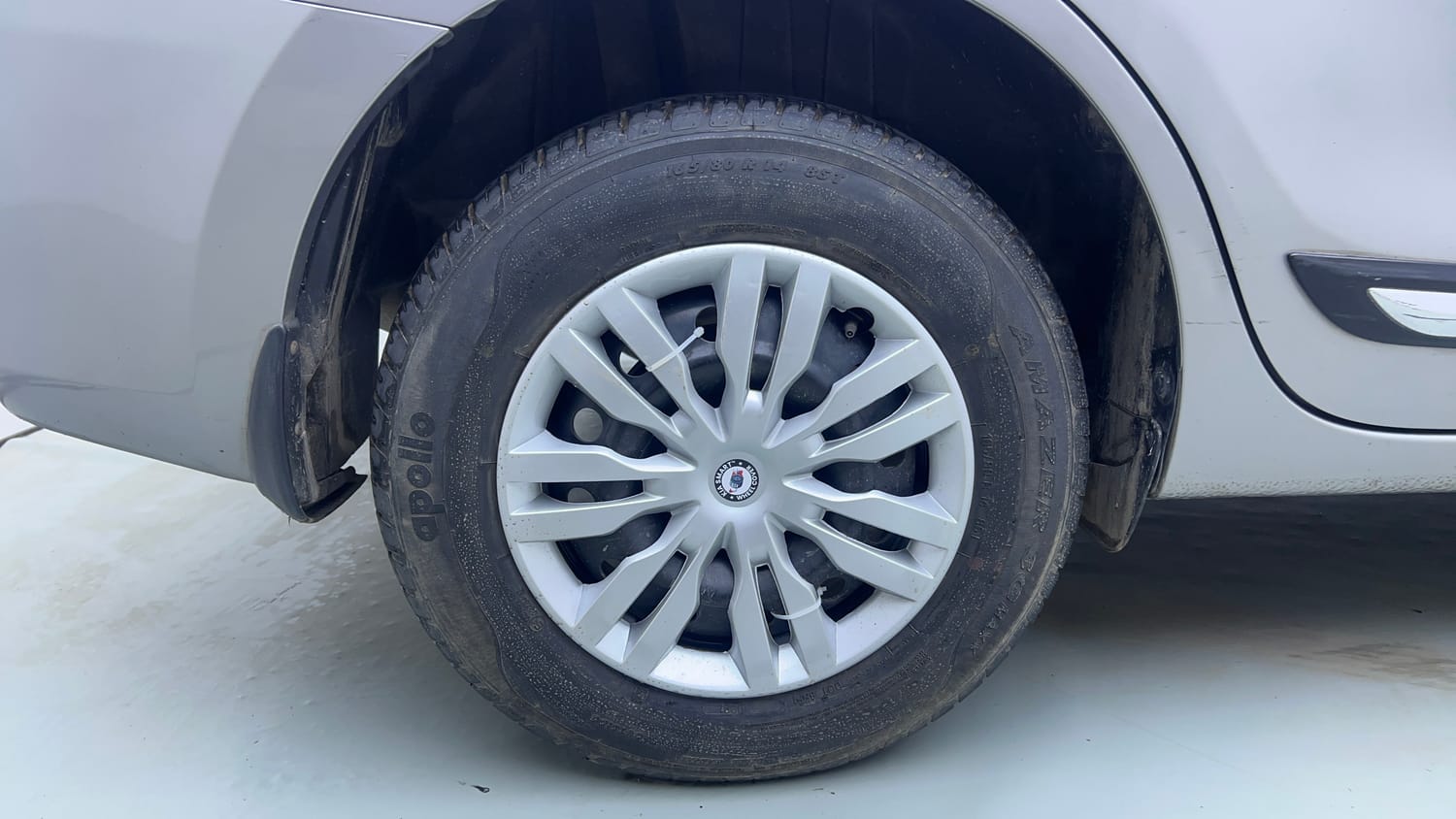 Used 2021 Maruti Suzuki Dzire VXi AGS Petrol Automatic tyres RIGHT REAR TYRE RIM VIEW