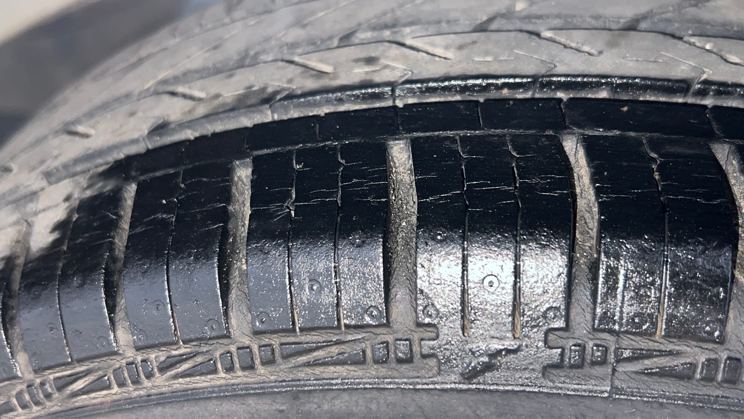 Used 2018 Hyundai Eon Era + AirBag Petrol Manual tyres LEFT REAR TYRE TREAD VIEW