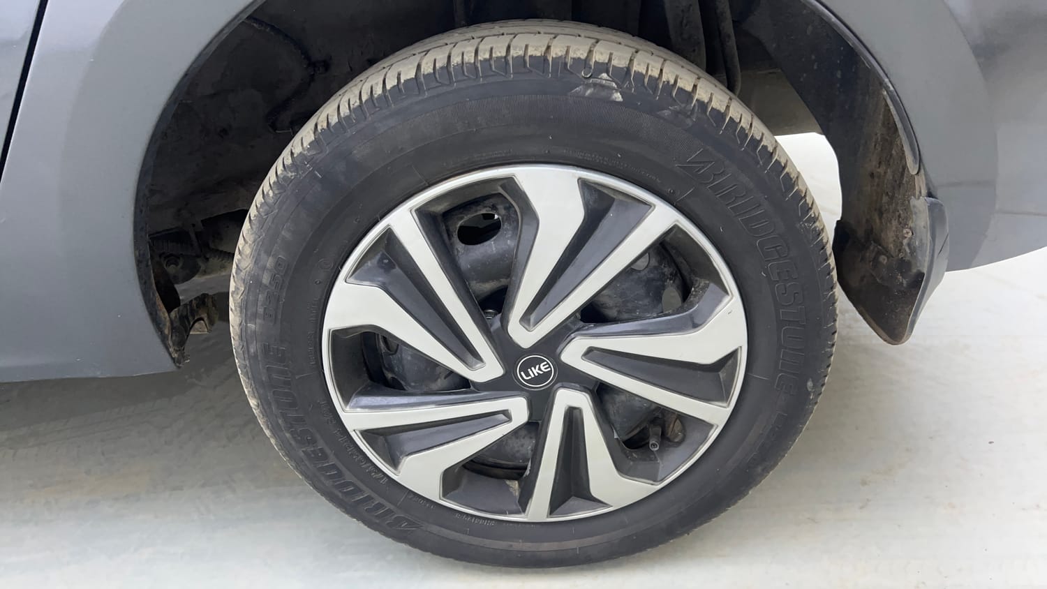 Used 2022 Tata Tigor XMA Petrol Automatic tyres LEFT REAR TYRE RIM VIEW