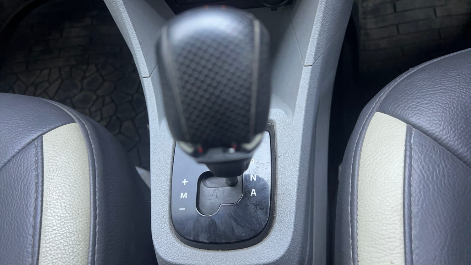 Used 2022 Tata Tigor XMA Petrol Automatic interior GEAR  KNOB VIEW