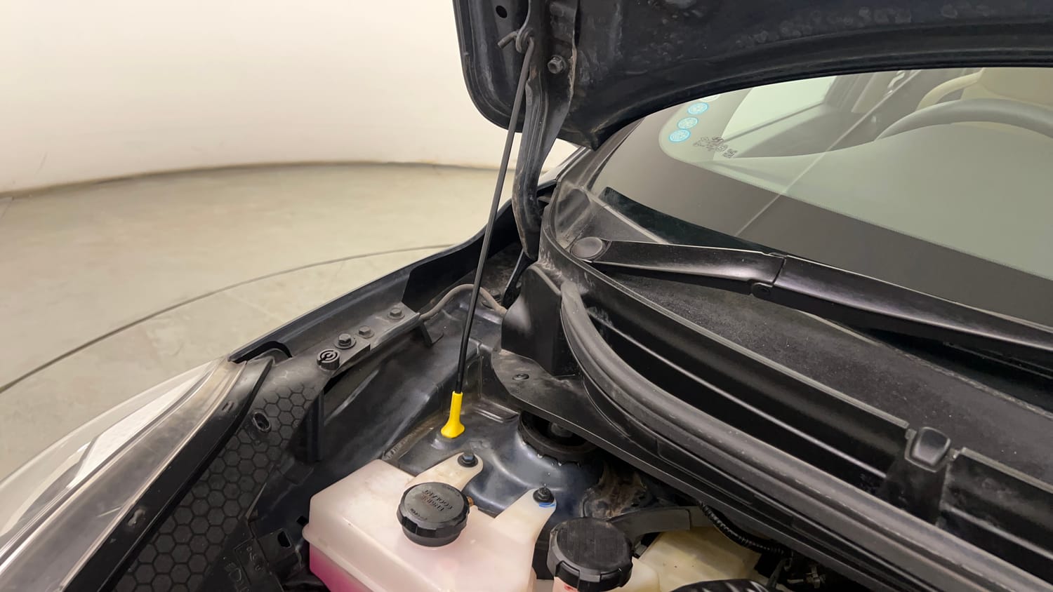 Used 2021 Hyundai Grand i10 Nios Sportz AMT 1.2 Kappa VTVT Petrol Automatic engine ENGINE RIGHT SIDE HINGE & APRON VIEW