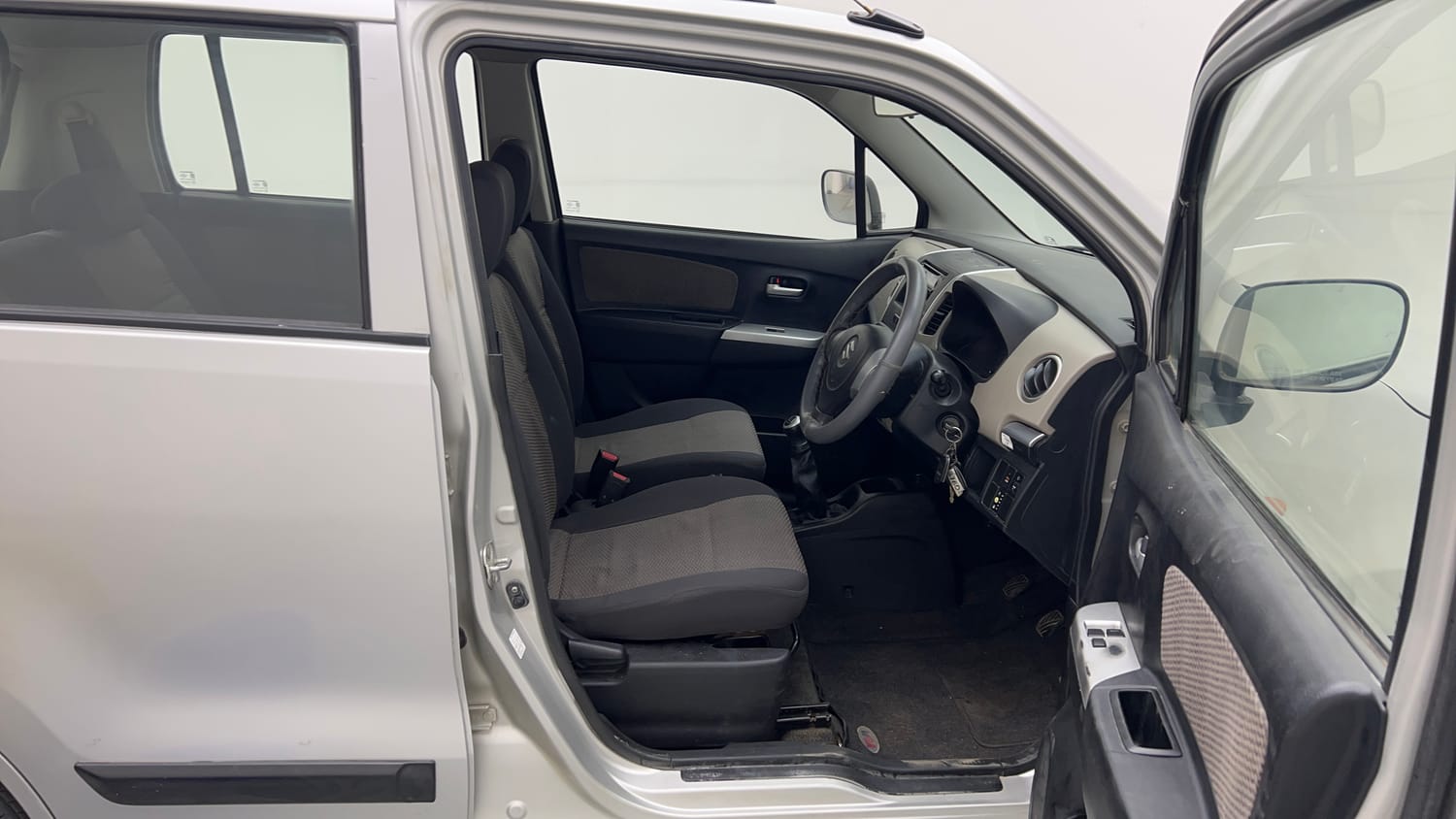 Used 2013 Maruti Suzuki Wagon R LXI CNG Cng Manual interior RIGHT SIDE FRONT DOOR CABIN VIEW