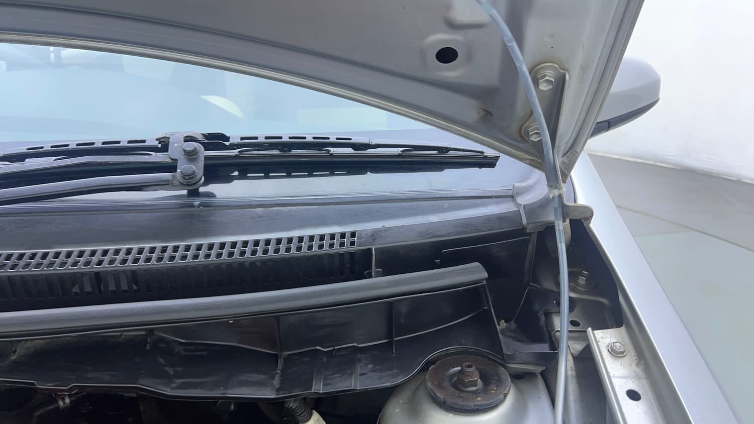 Used 2016 Toyota Etios Liva VD Diesel Manual engine ENGINE LEFT SIDE HINGE & APRON VIEW