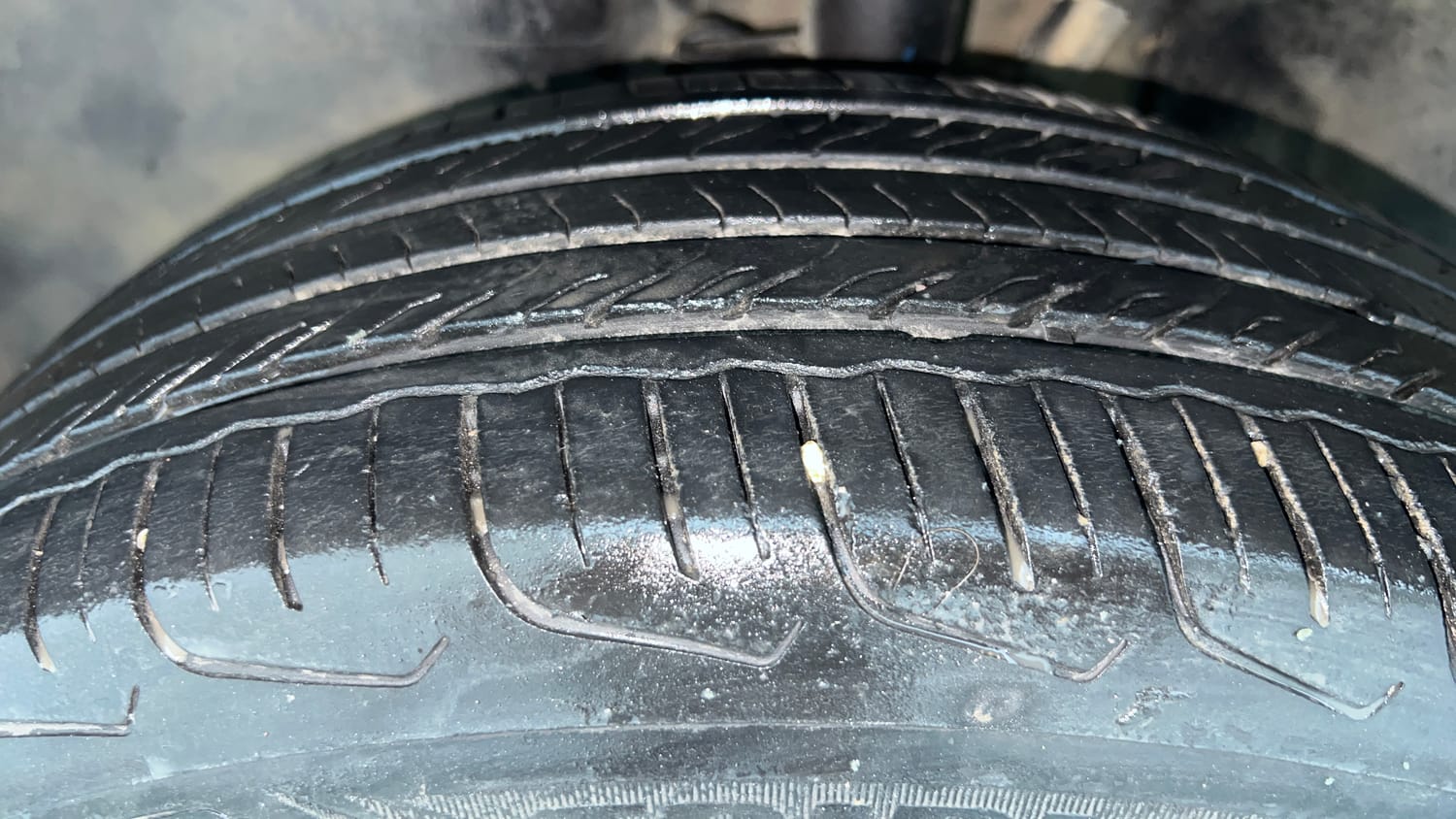 Used 2023 Tata Punch Accomplished Dazzle Sunroof CNG Cng Manual tyres LEFT FRONT TYRE TREAD VIEW