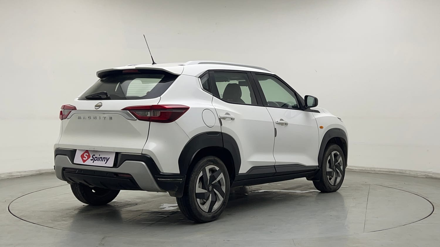 Used 2021 Nissan Magnite XE Petrol Manual exterior RIGHT REAR CORNER VIEW