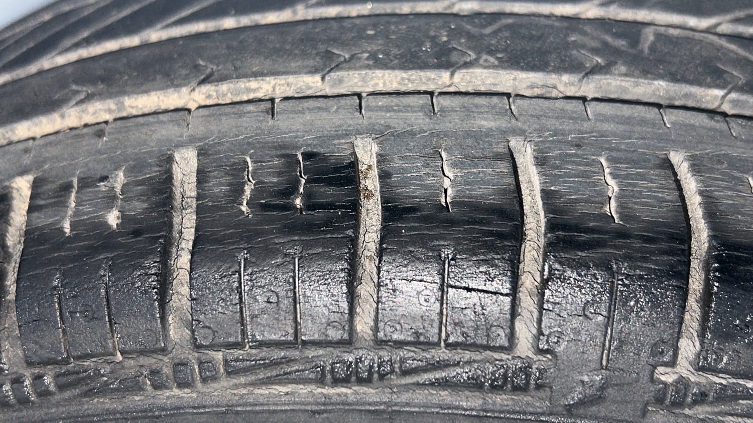 Used 2018 Hyundai Eon Era + AirBag Petrol Manual tyres LEFT FRONT TYRE TREAD VIEW