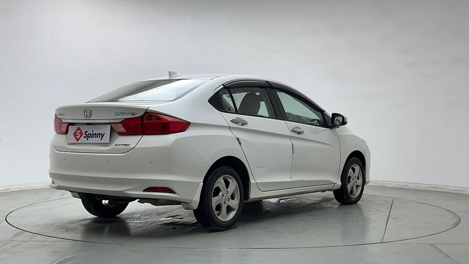Used 2015 Honda City V Petrol Manual exterior RIGHT REAR CORNER VIEW
